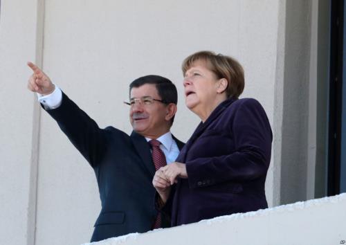 Merkel Sığınmacılar İçin Türkiye'de